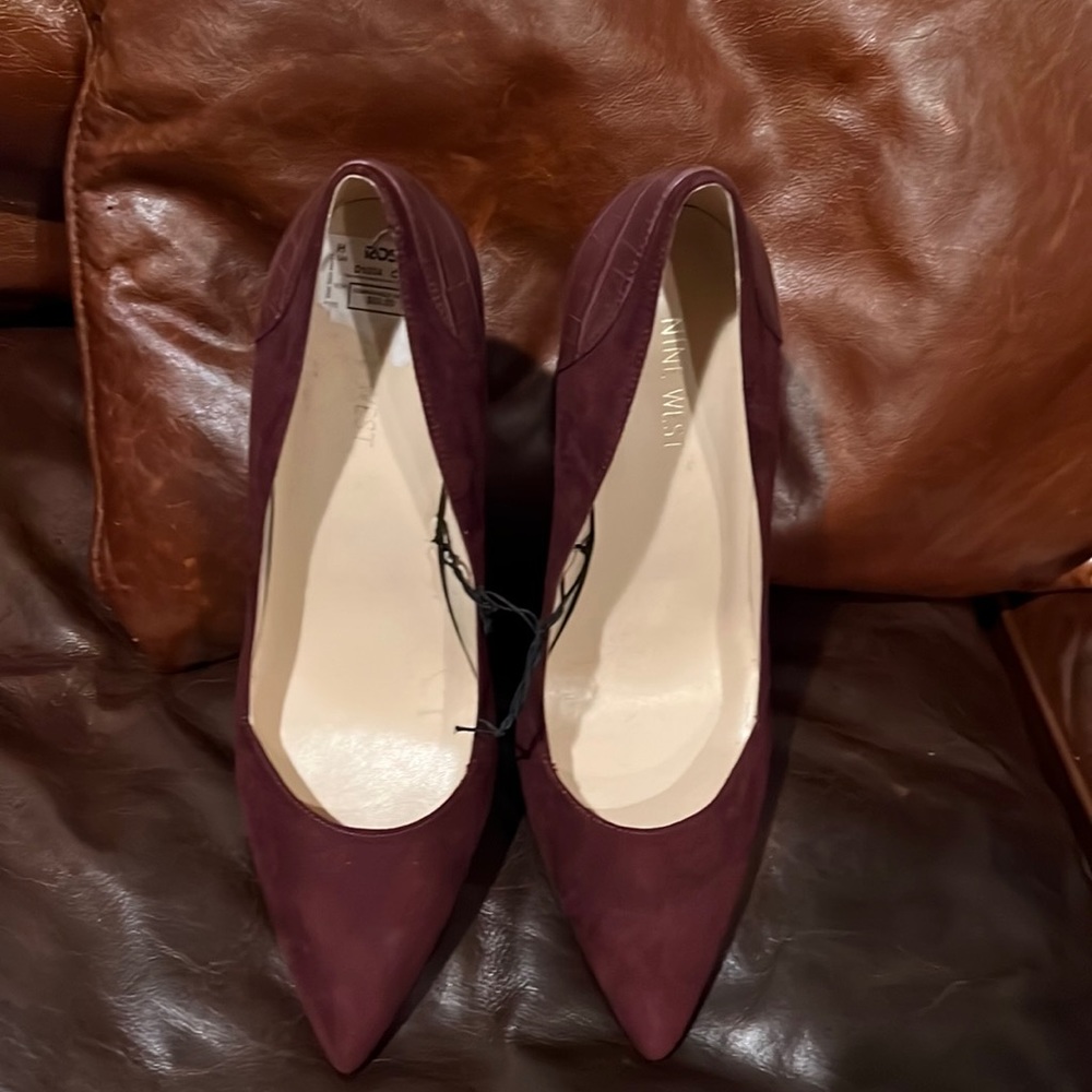 3 inch dress shoes print on outside of heel and back of heel.